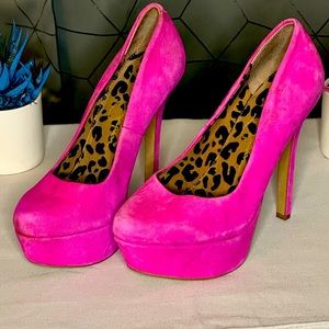 🩷Jessica Simpson size 7 platform heels🩷 Slay all day in these platform pumps!